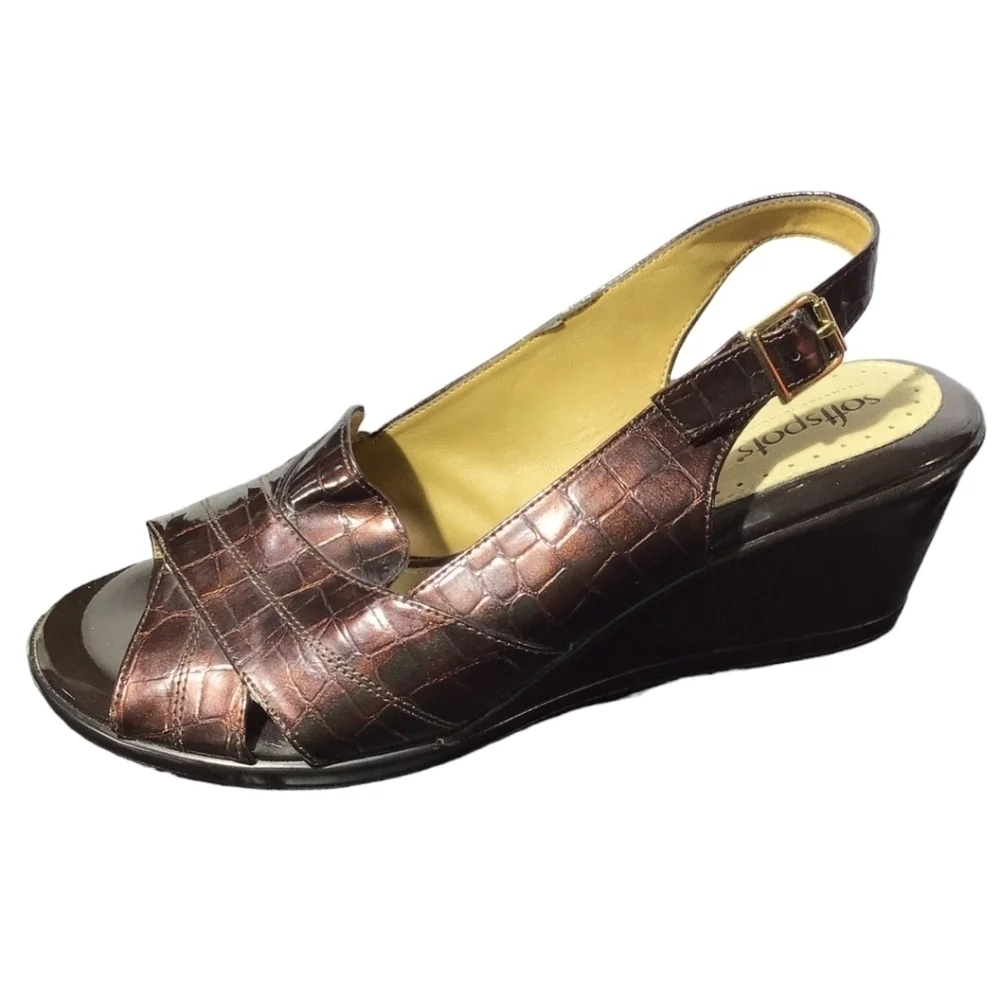 Softspots Woman's Wedge Sandals NWOB Size 9W